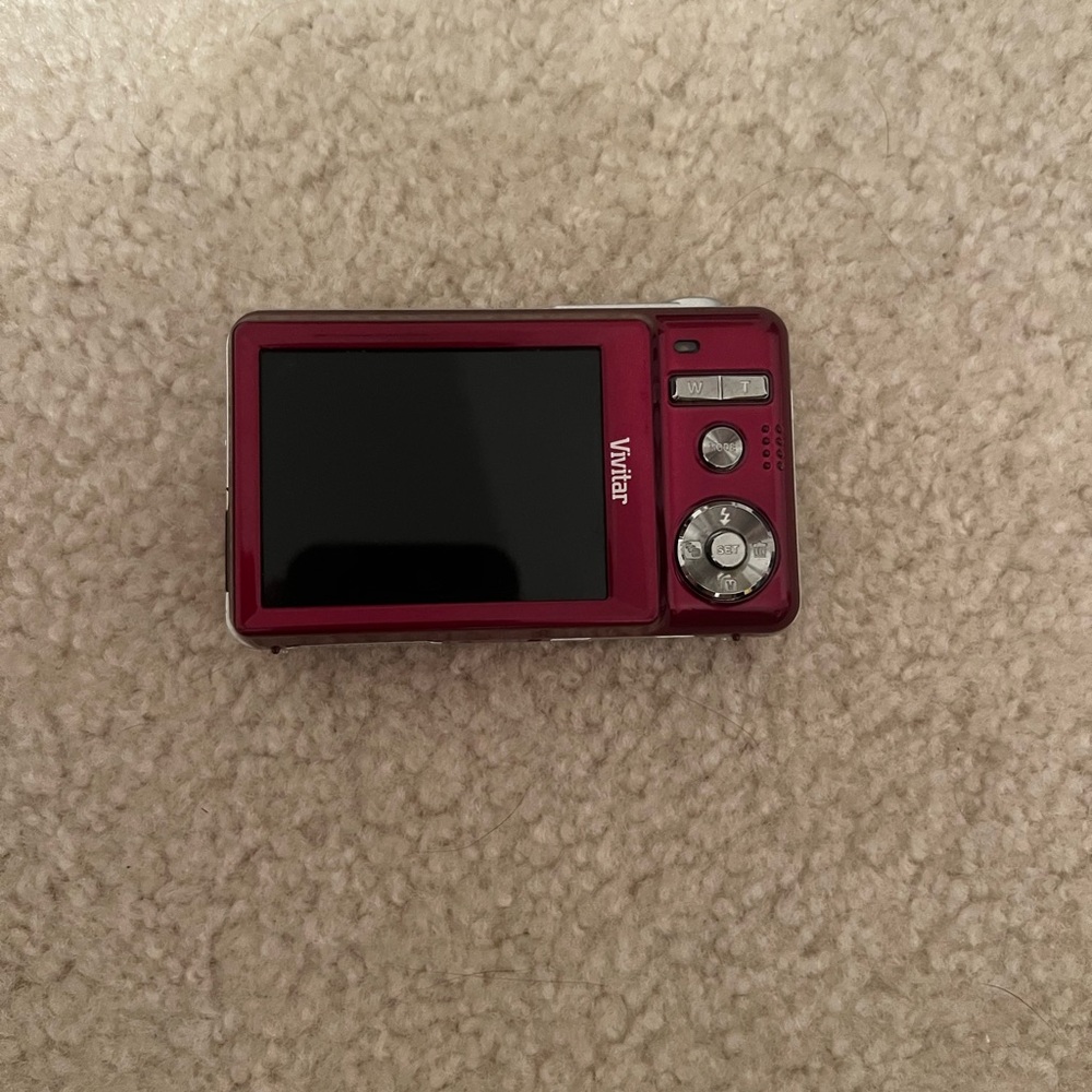 Vivitar Red Digital Camera Compact Design - Picture 2 of 3